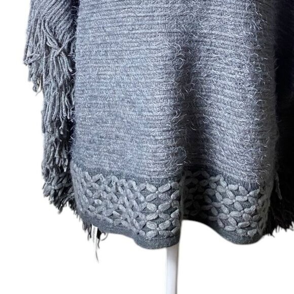 Lida Collection Womens Knit Poncho One Size Shawl Wrap Chunky Fringe Gra… - Picture 3 of 7